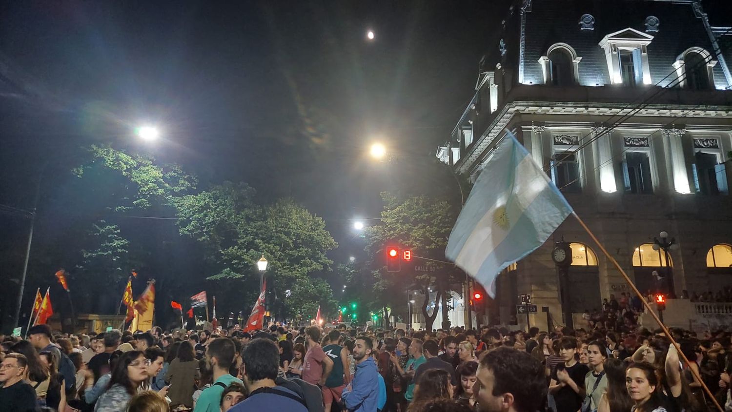 La Plata protesta contra Milei. Foto: LaNoticia1.com.