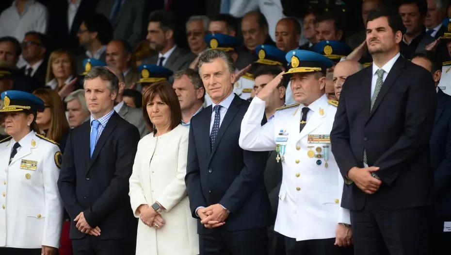 Macri se mostró junto a policías y les agradeció por su «coraje y dedicación»