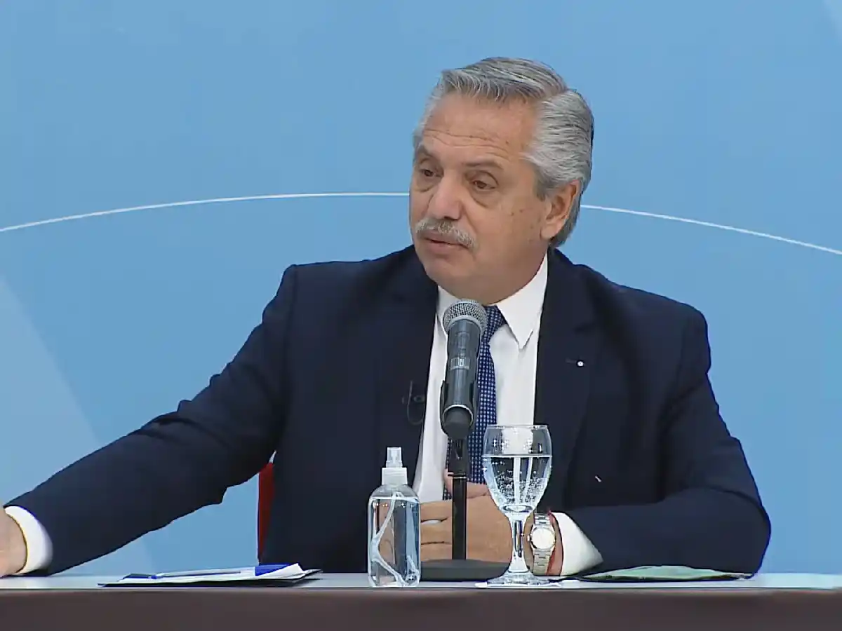 Sin hacer mención al avión venezolano, Alberto Fernández criticó a Carlos Rosenkrantz