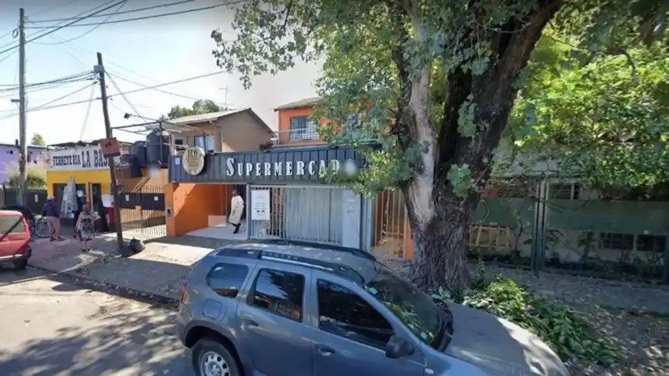 Morón: Se olvidó el celular en un supermercado y un empleado le vació la cuenta bancaria