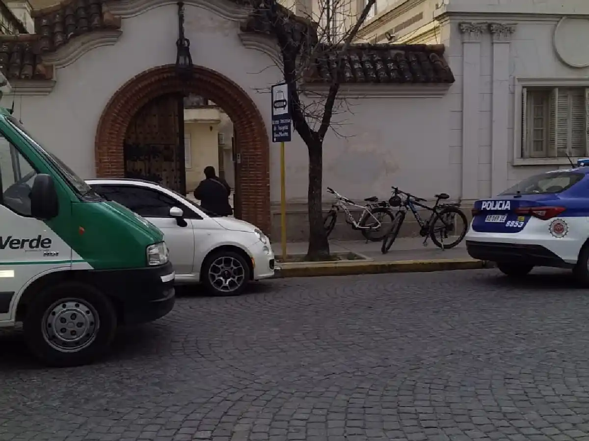 Empleado municipal se roció con nafta por un reclamo laboral