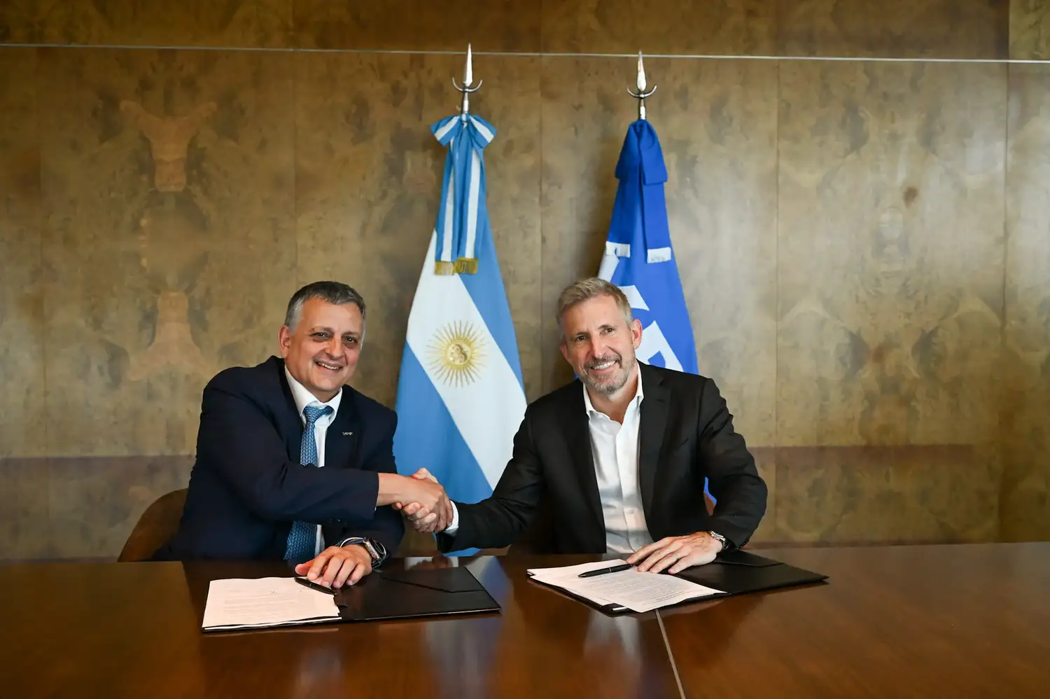 Frigerio y YPF firmaron un convenio para sumar a Entre Ríos a la cadena de Vaca Muerta
