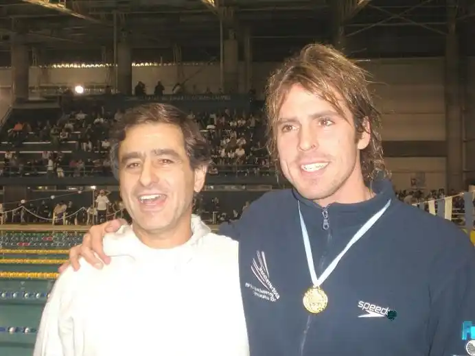 Marcelo “Yuri” Quaglia, junto al nadador Eduardo Otero