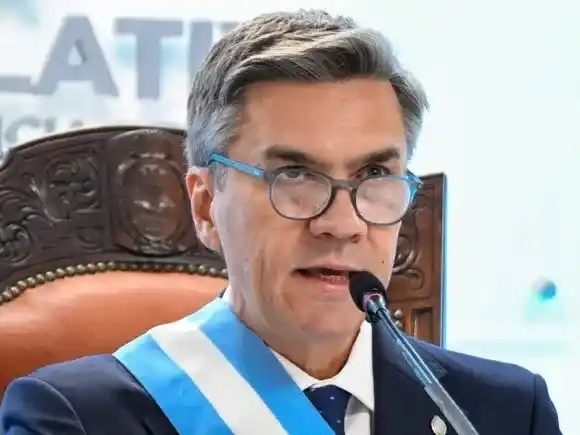 Zdero remitió el proyecto para reformar la Constitución de Chaco