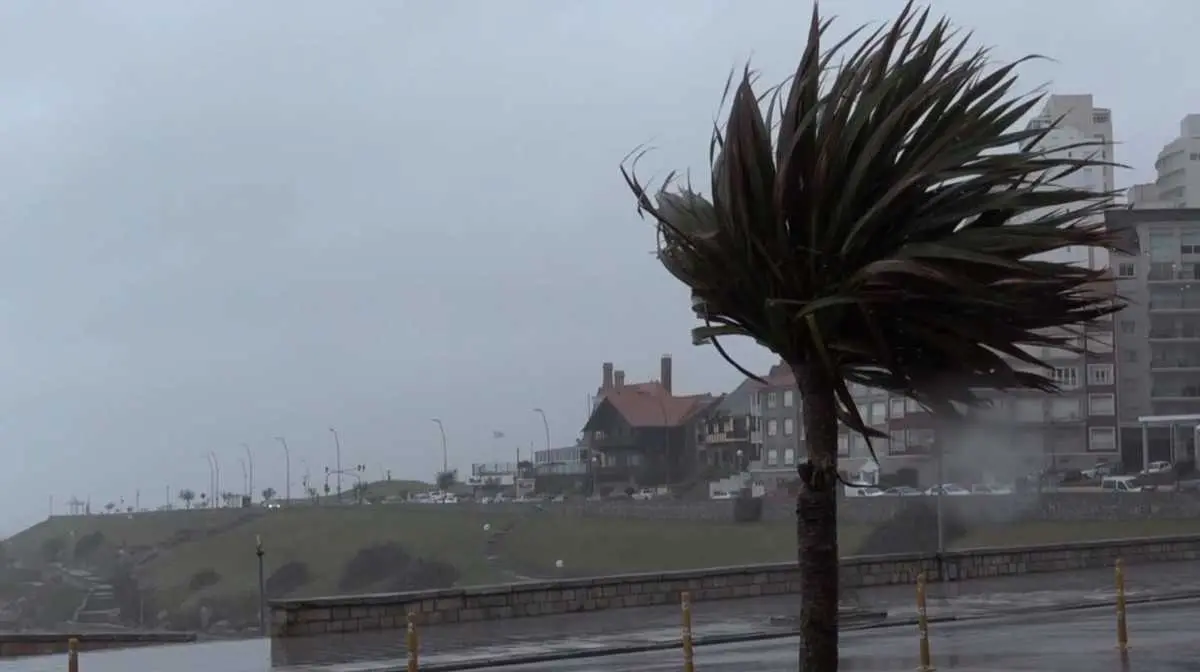 Cielo cubierto y ráfagas de viento, en la previa del temporal que se intensificará durante la tarde.