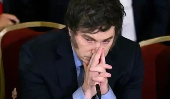 De acuerdo a una encuesta se desploma la imagen positiva de Javier Milei