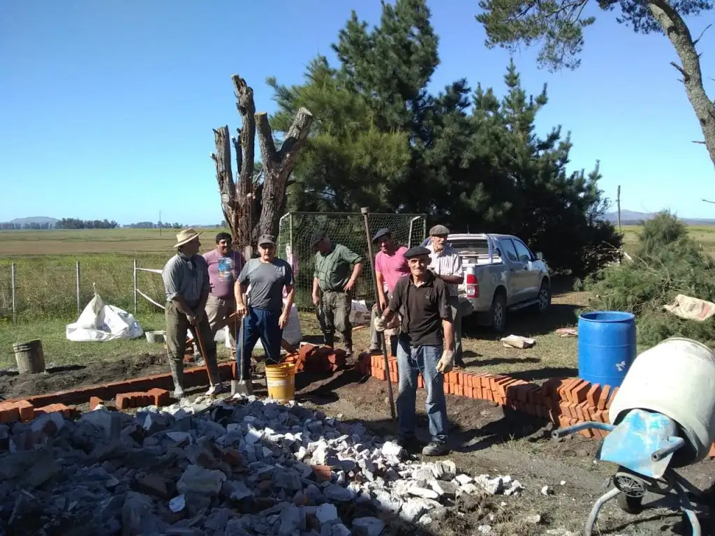La comunidad de la Escuela de Santa Ana  empuja con obras para lograr más presencialidad