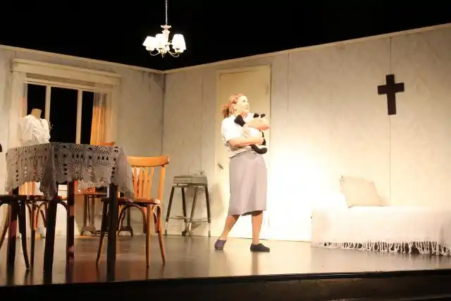 Se presentó “Está la Soledad” en el Teatro Italia