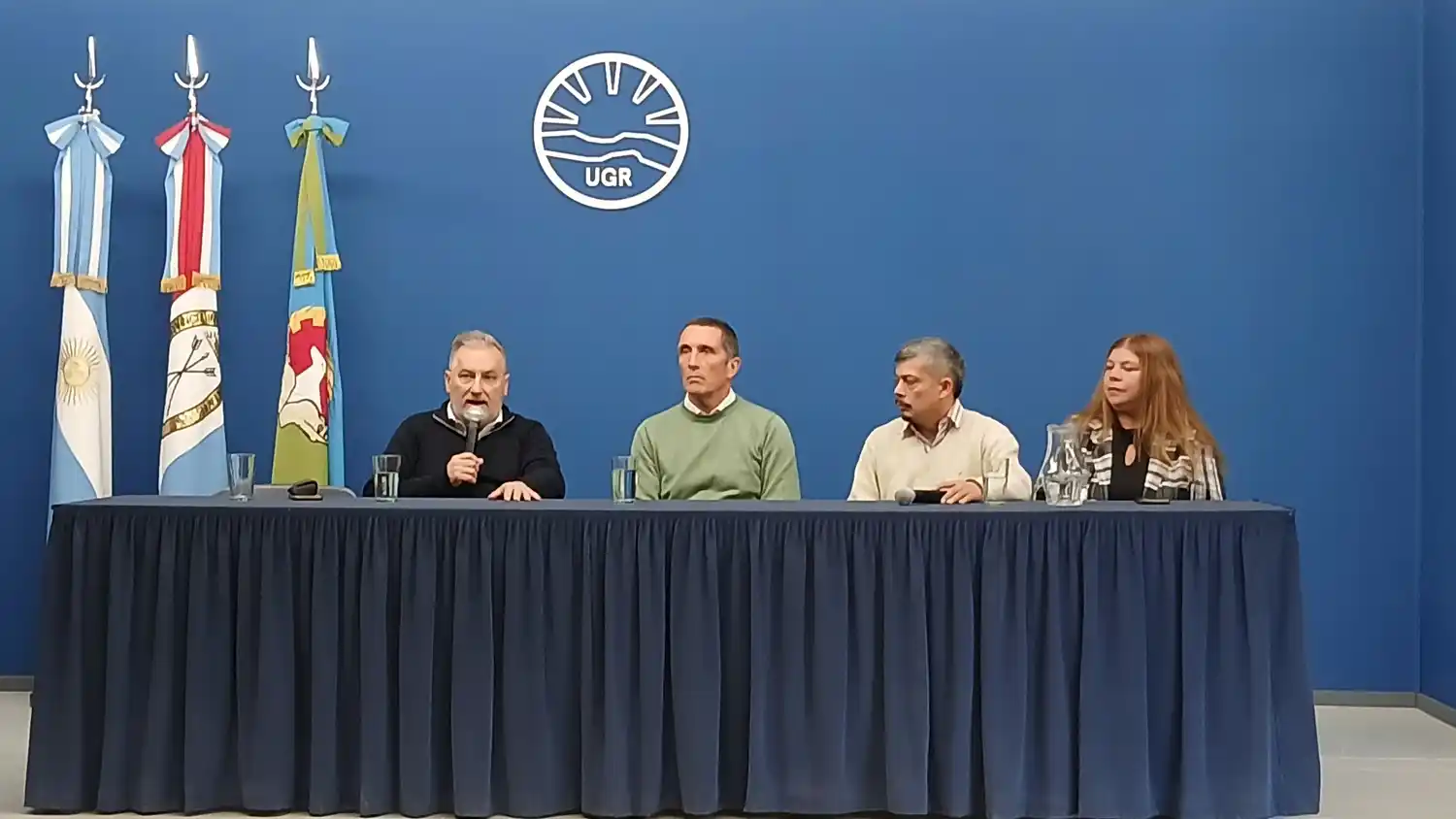 Lewandowski, Tuso y Giménez encabezaron la presentación. Foto: Sur24.