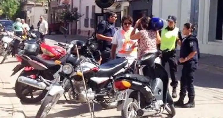 Intentó evitar control policial y lo detuvieron
