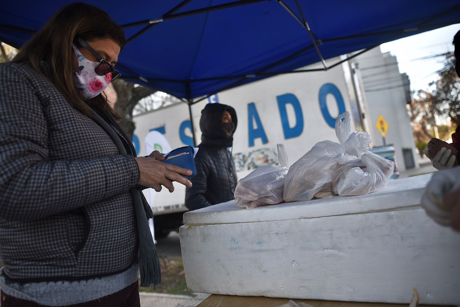 Continúa la venta de pescado de mar a precios populares