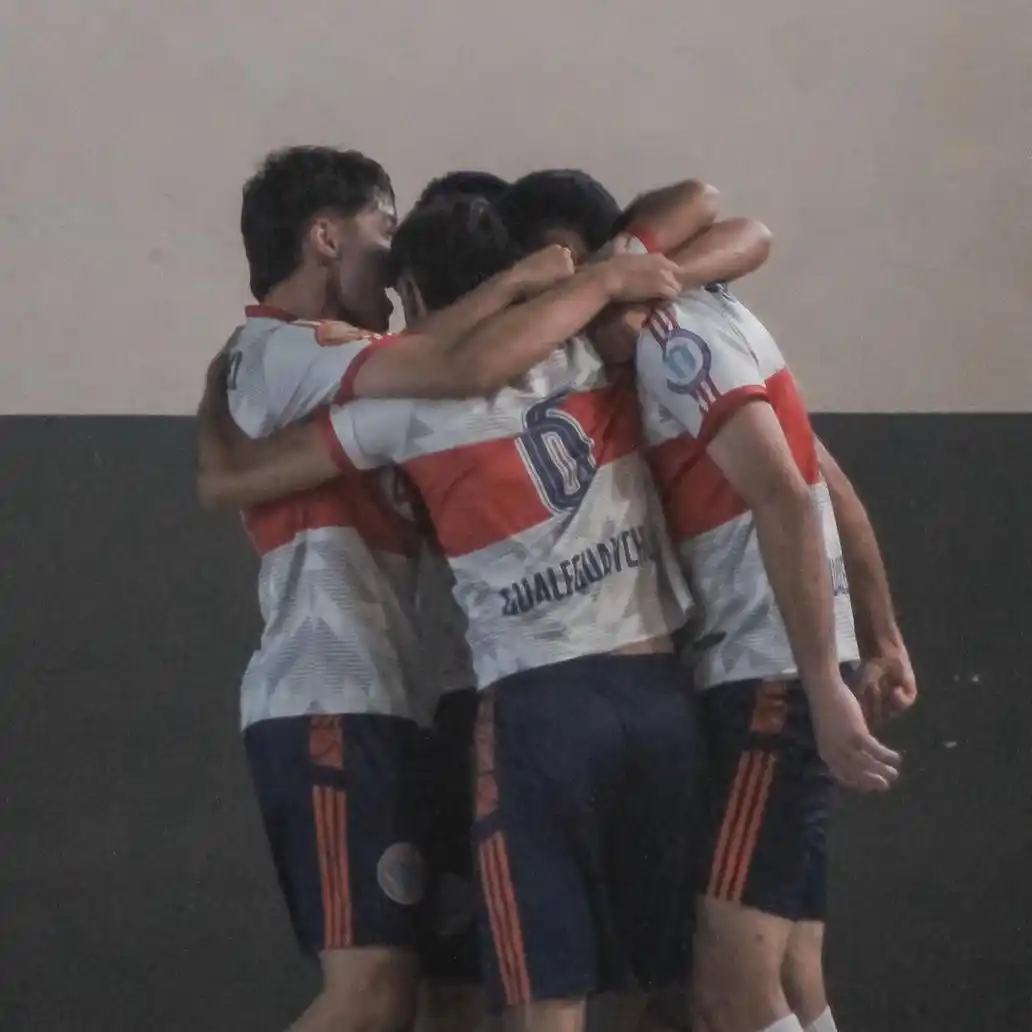 Gualeguaychú festejó en el debut.