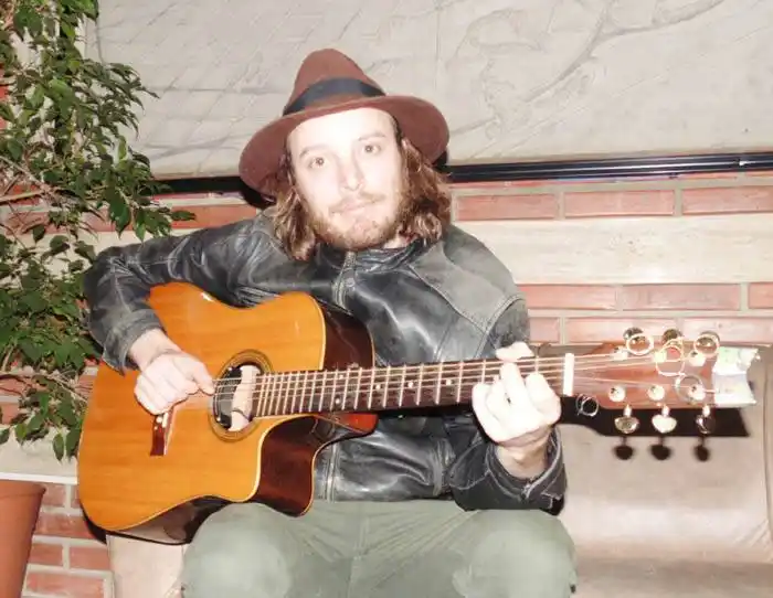 Agustín Richard presenta su nuevo disco �SCasas y Familias⬝
