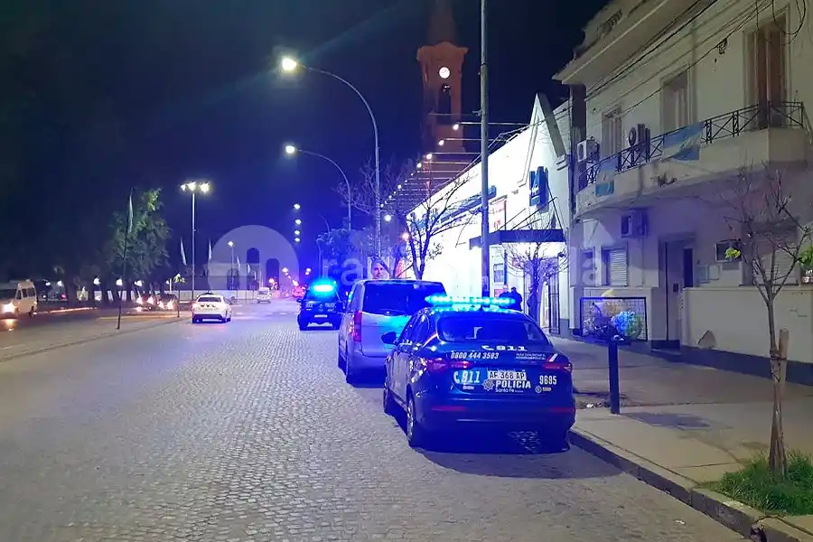 Dos muchachos con elementos sospechosos en Barrio Belgrano