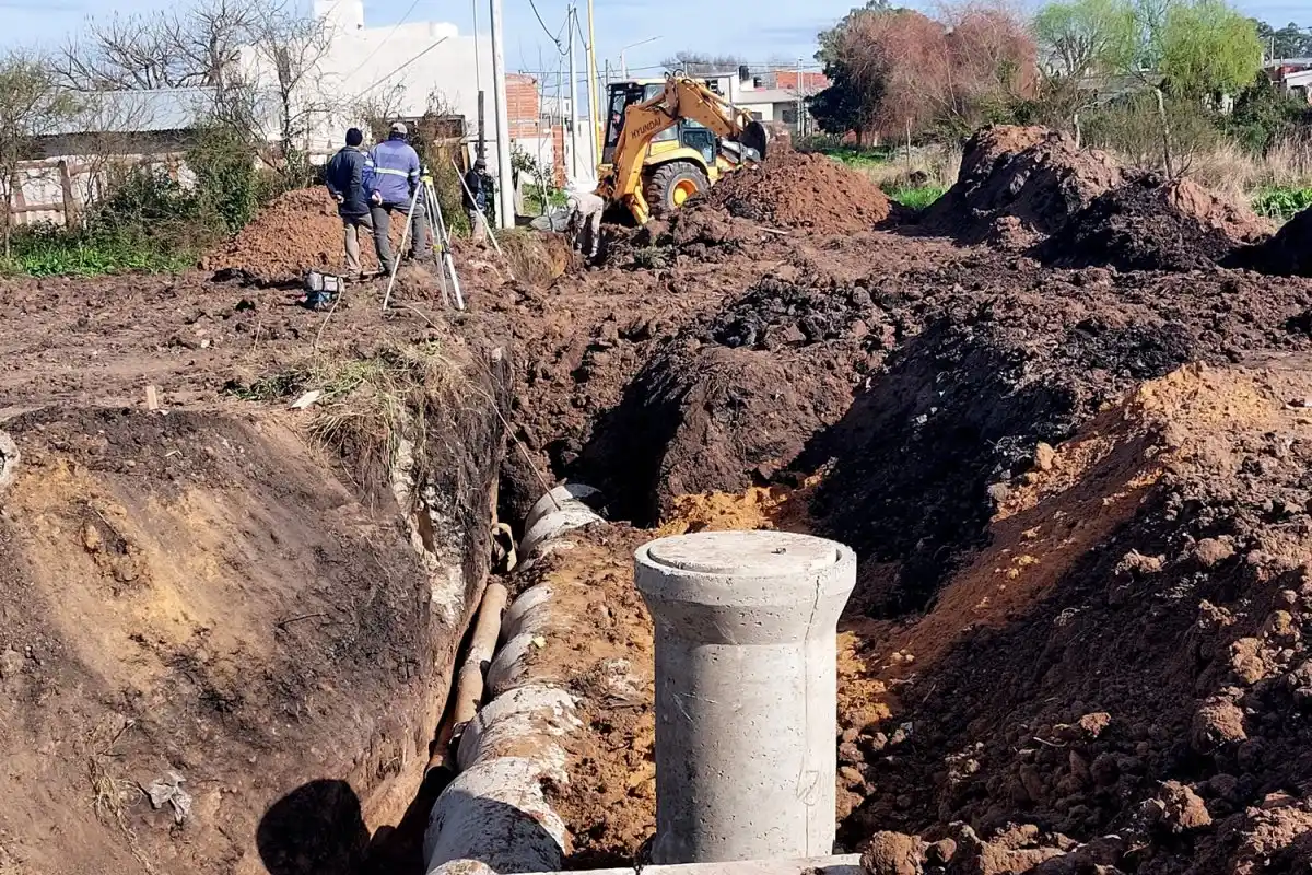 Avanza la construcción de un desagüe para evitar la inundación de calles en el barrio Médanos