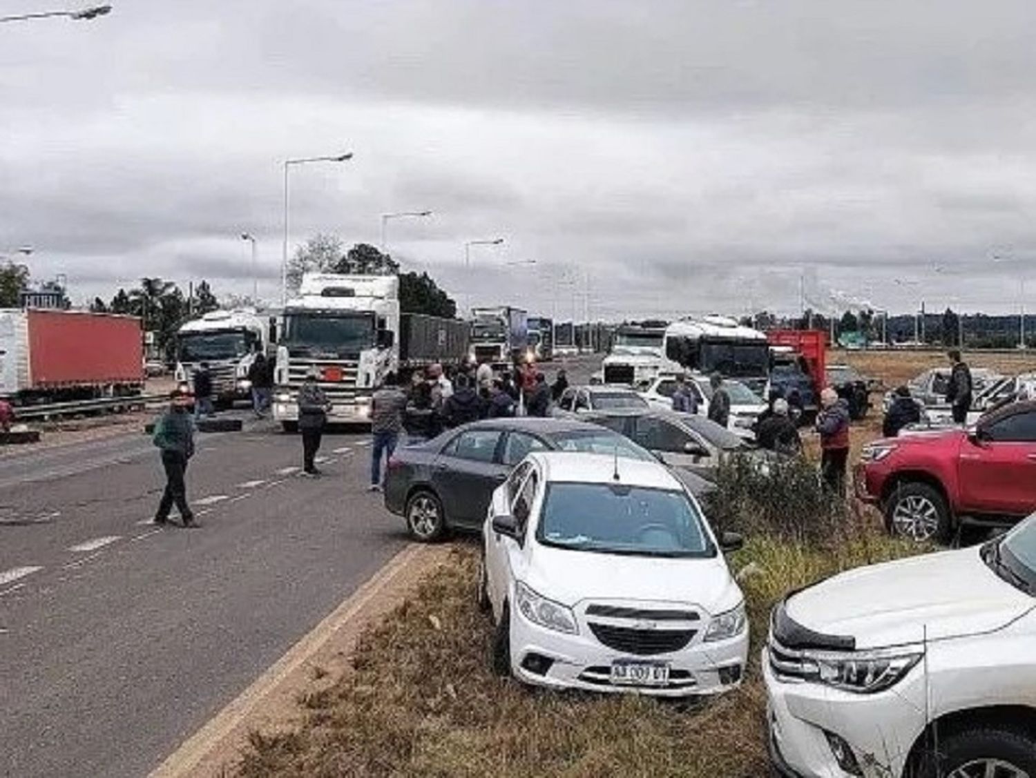 Hubo cortes parciales de la Autovía 14 en reclamo por faltante de gasoil