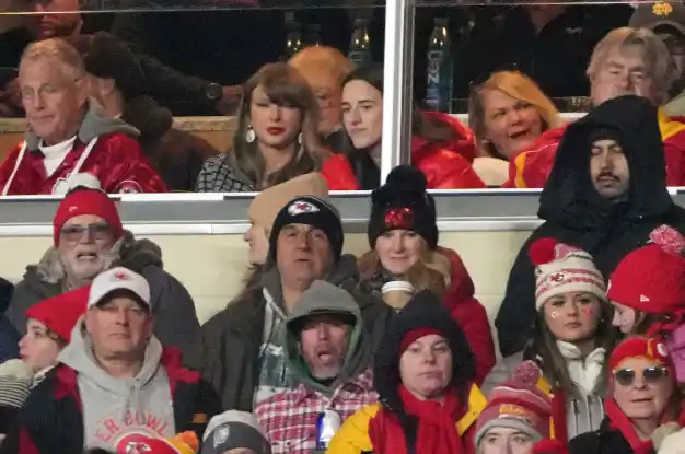 La deportista se alojó varias veces en el palco de Travis Kalce