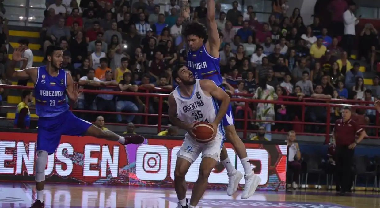 Basket: Argentina cayó con Venezuela en el debut