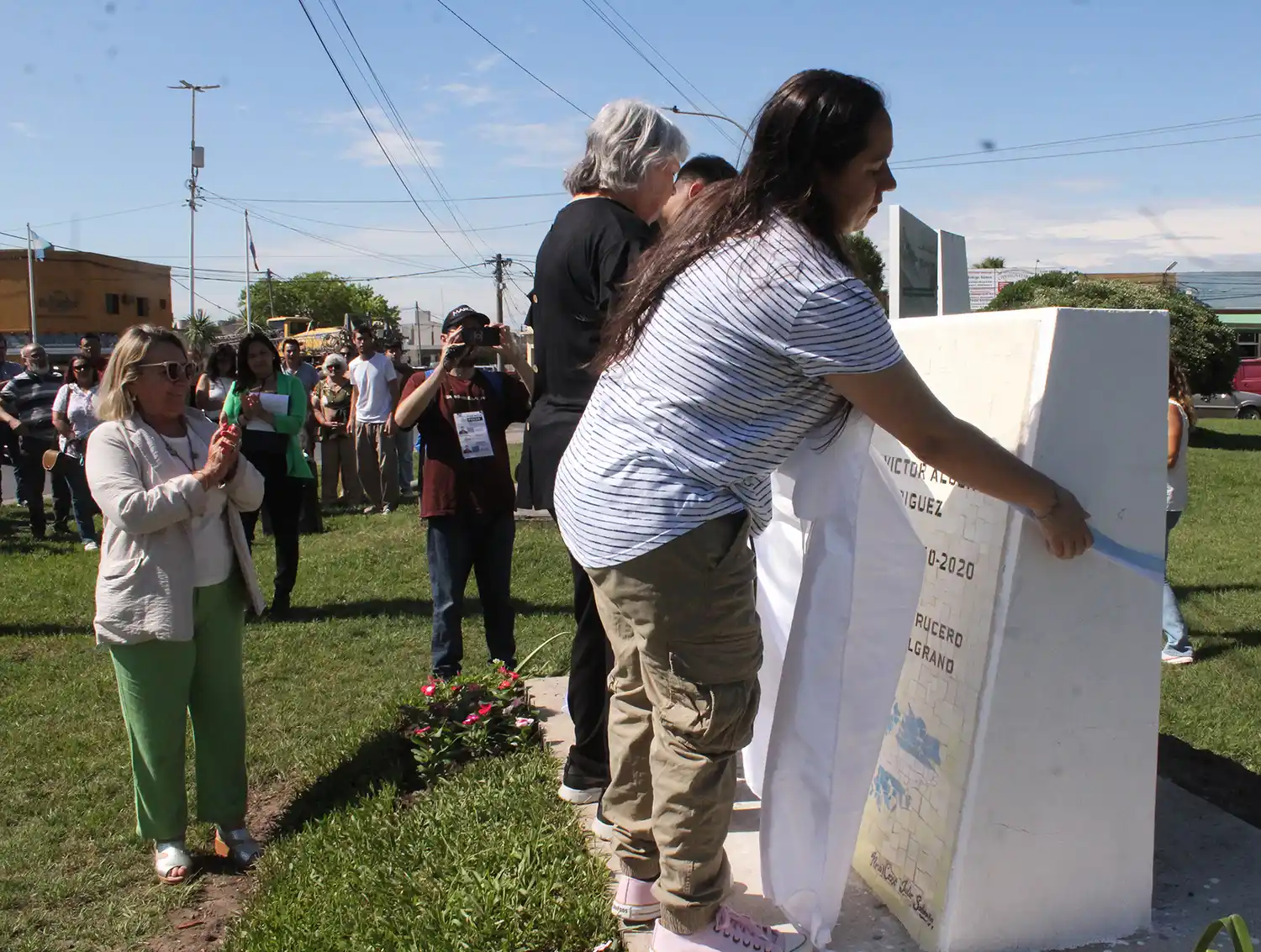 Descubren mural en honor al ex combatiente Víctor Rodríguez
