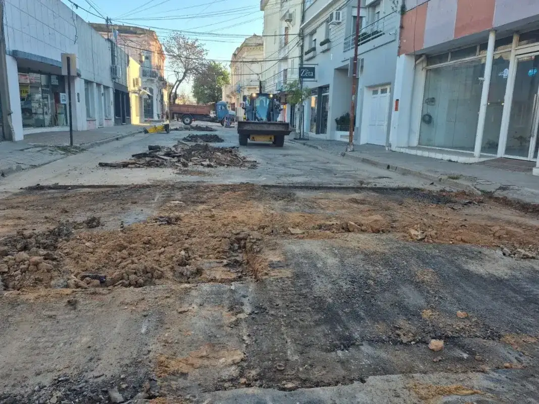 Comenzaron los trabajos para reparar el pavimento deteriorado y mejorar la circulación vial en la zona céntrica