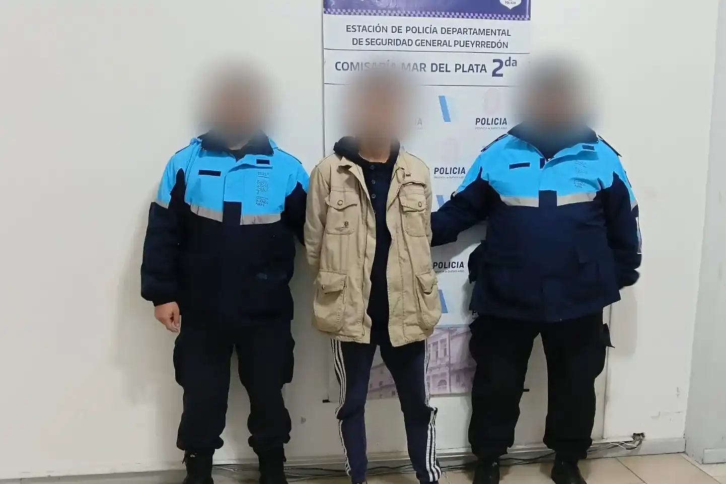 El sospechoso fue interceptado en Gascón entre Tucumán y Arenales, donde intentó evadir a los uniformados, aunque fue reducido y aprehendido.