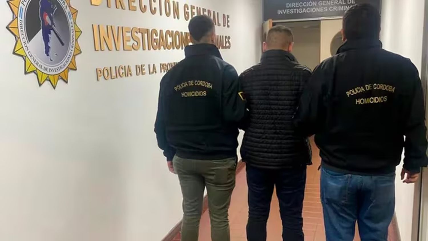 Crimen en la cárcel de Bouwer: se entregó un médico y ya son nueve los detenidos