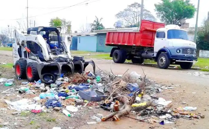 �SEs imposible erradicar los basurales si la gente no deja de tirar basura donde no debe⬝