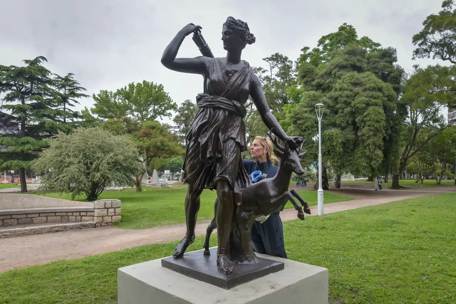 Avanzan los trabajos de restauración y mejora en Plaza Mitre.