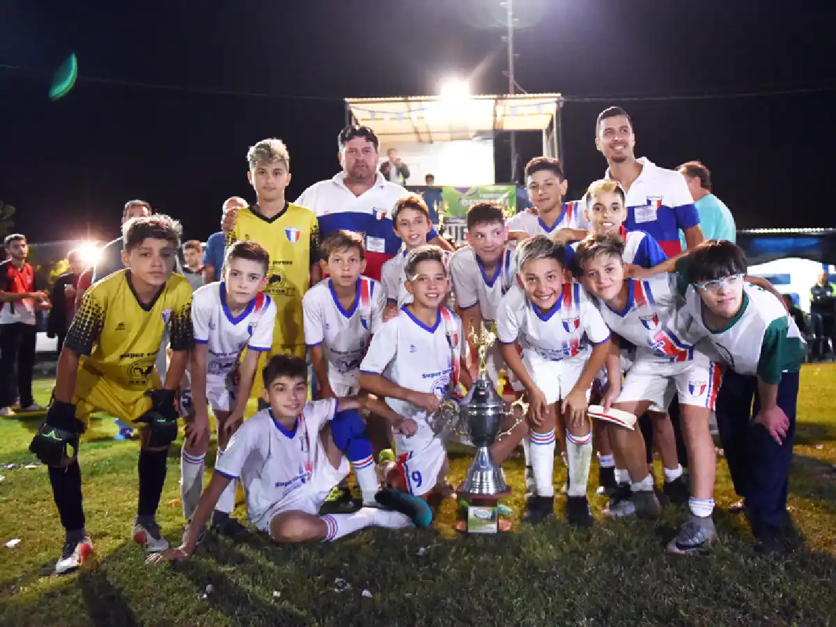 Iturraspe festejó, Los Albos hizo historia   