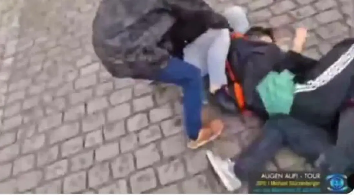 Un simpatizante religioso ataca con un cuchillo a concentración anti islamista en Alemania y deja varios heridos (+VIDEO)