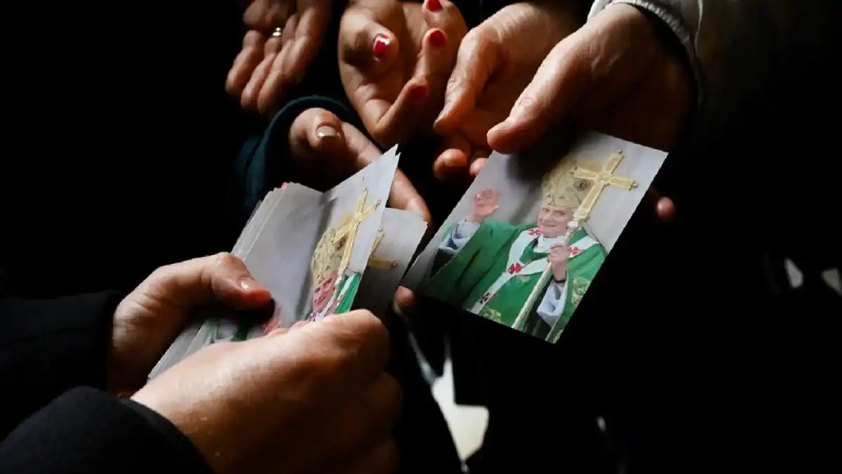 CHINA permite a Cardenal hongkonés Joseph Zen asistir al funeral de Benedicto XVI