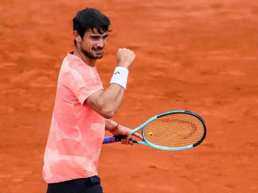 Mariano Navone eliminó al tercer favorito y busca las semifinales en Burdeos