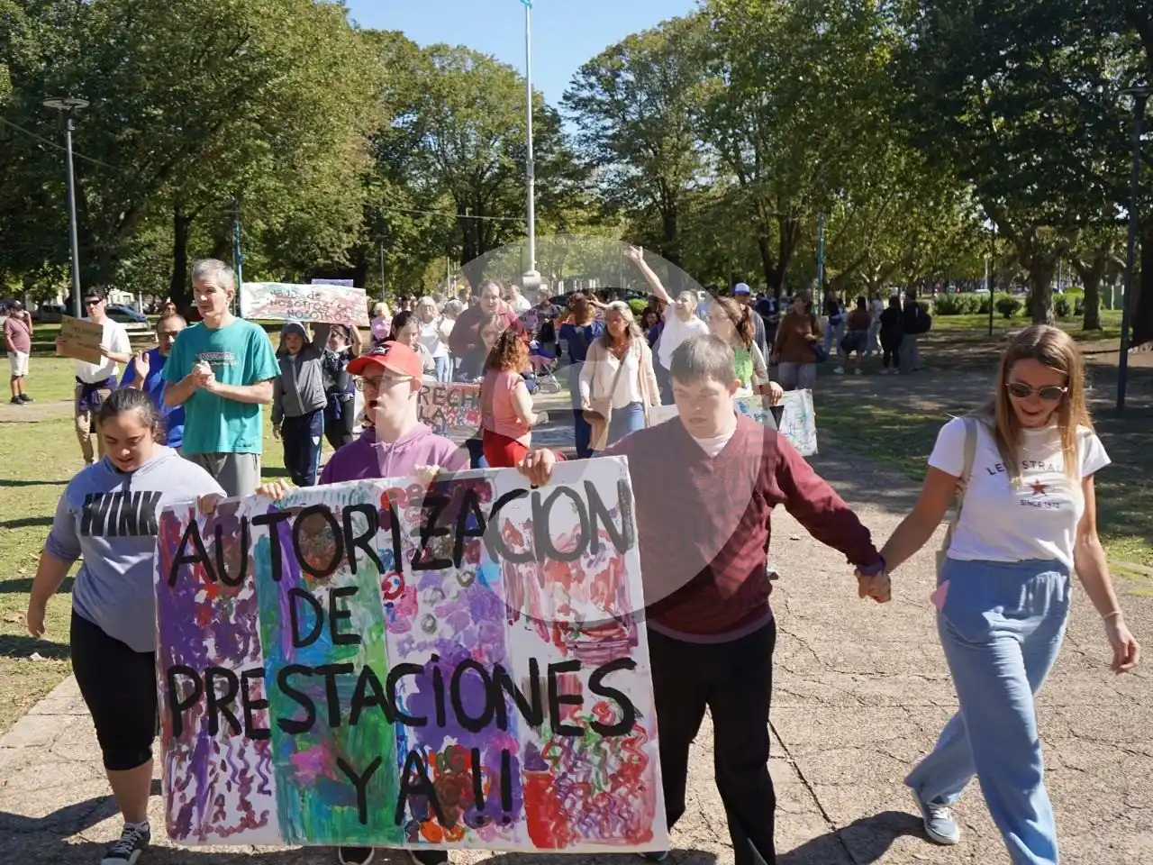 Prestadores y usuarios de servicios para personas con discapacidad se reunieron en Plaza Dardo Rocha