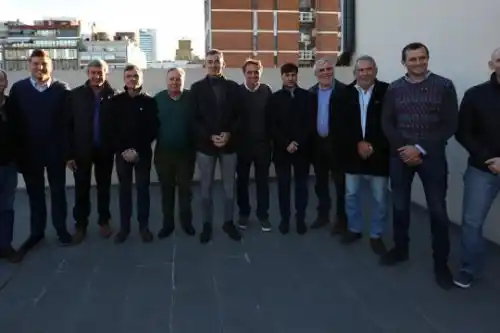 Intendentes de Cumplir presionan a Randazzo para que no se presente