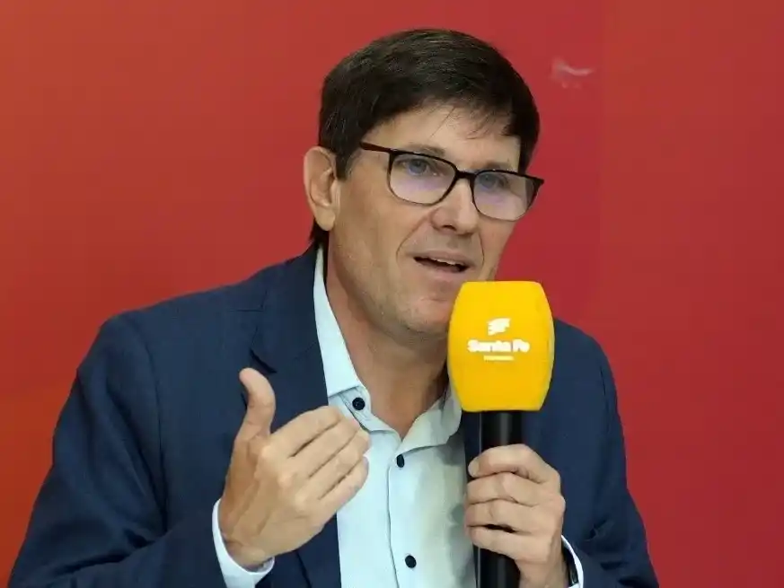 El ministro Goity explicó la regulación del uso del celular. Crédito: Guillermo Di Salvatore.