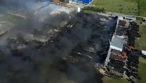 Incendio en Ezeiza: confirman que el fuego está contenido en siete galpones y no representa riesgo de expansión