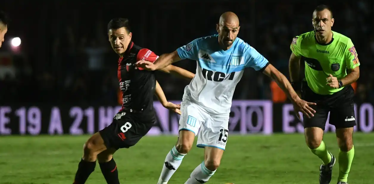 Racing debió sufrir para  rescatar un punto en Santa Fe