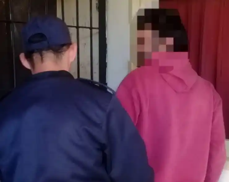 Violó la perimetral, roció a su ex con nafta y la prendió fuego: ella lucha por su vida