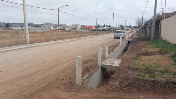 Vecinos de Graduados reclaman por el estado de una obra de desagüe