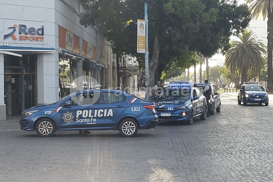 Amplio despliegue: demoraron a un “lavacoches” en pleno Boulevard Santa Fe
