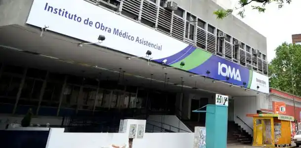 Detuvieron a dos funcionarios de IOMA por estafa