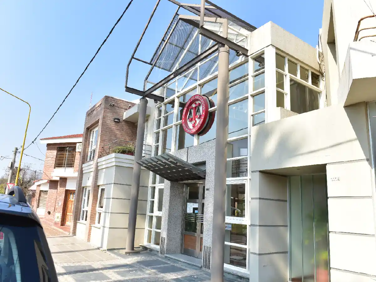 El Colegio de Abogados pide explicaciones por los testeos rápidos para ingresar a la ciudad