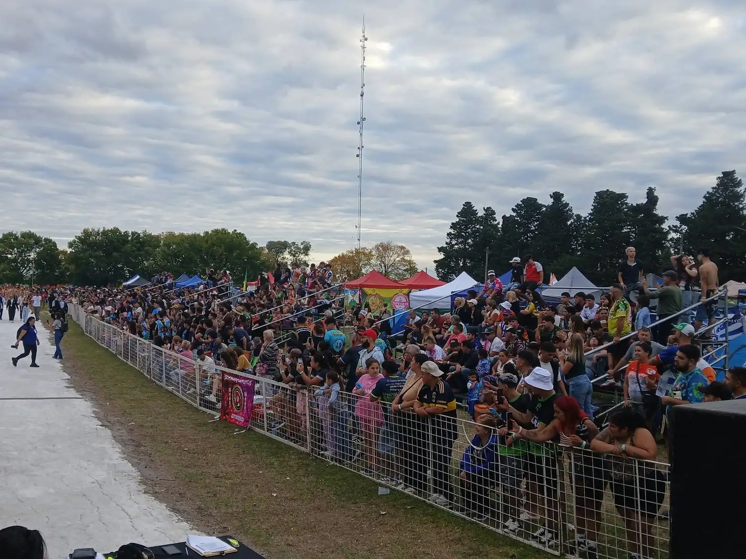 Gente en el encuentro