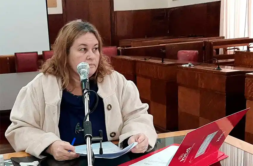 Reclaman arreglos de calles en Los Pinares