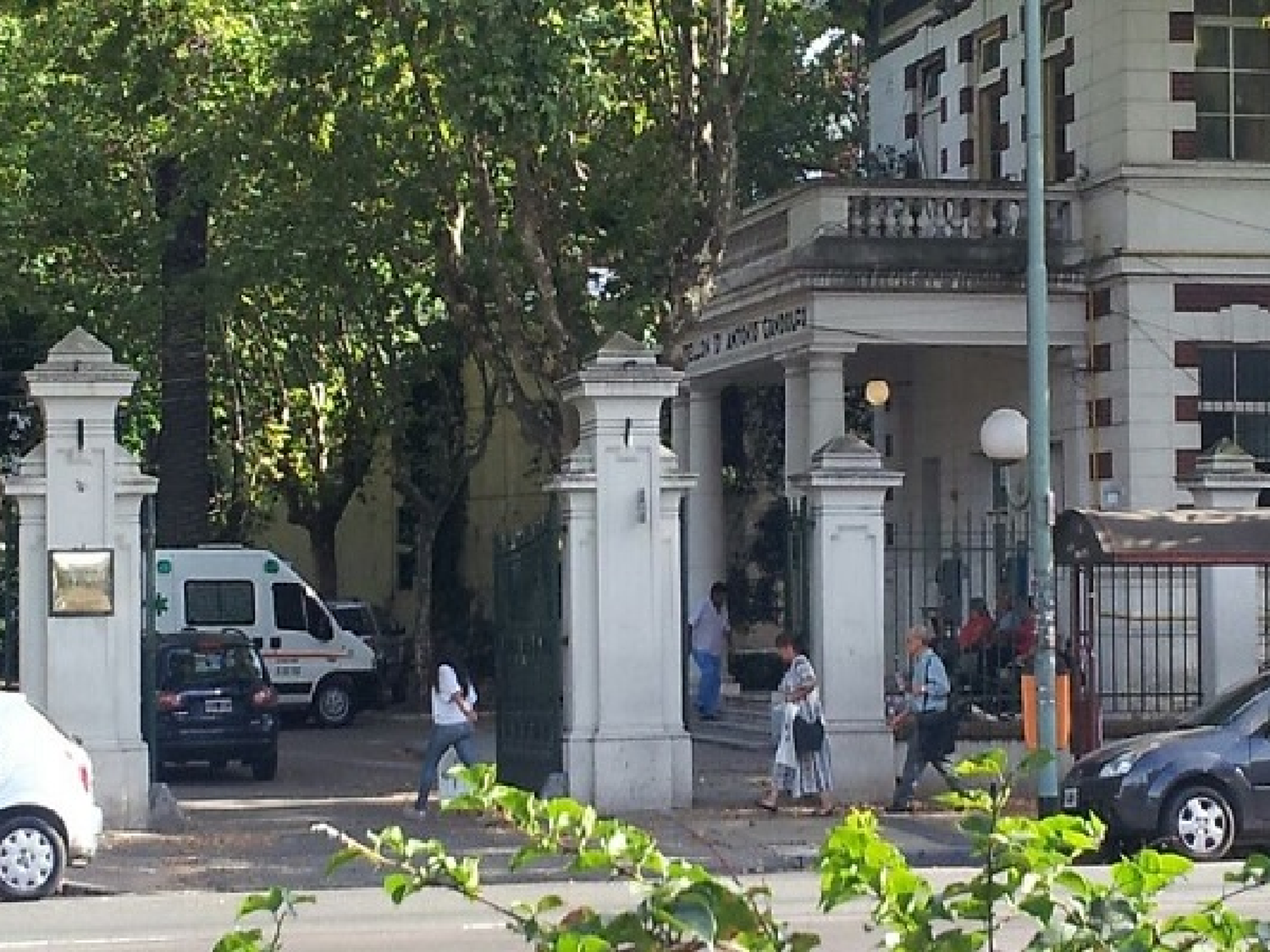 Tres médicos del Instituto Roffo se contagiaron en una capacitación sobre COVID-19