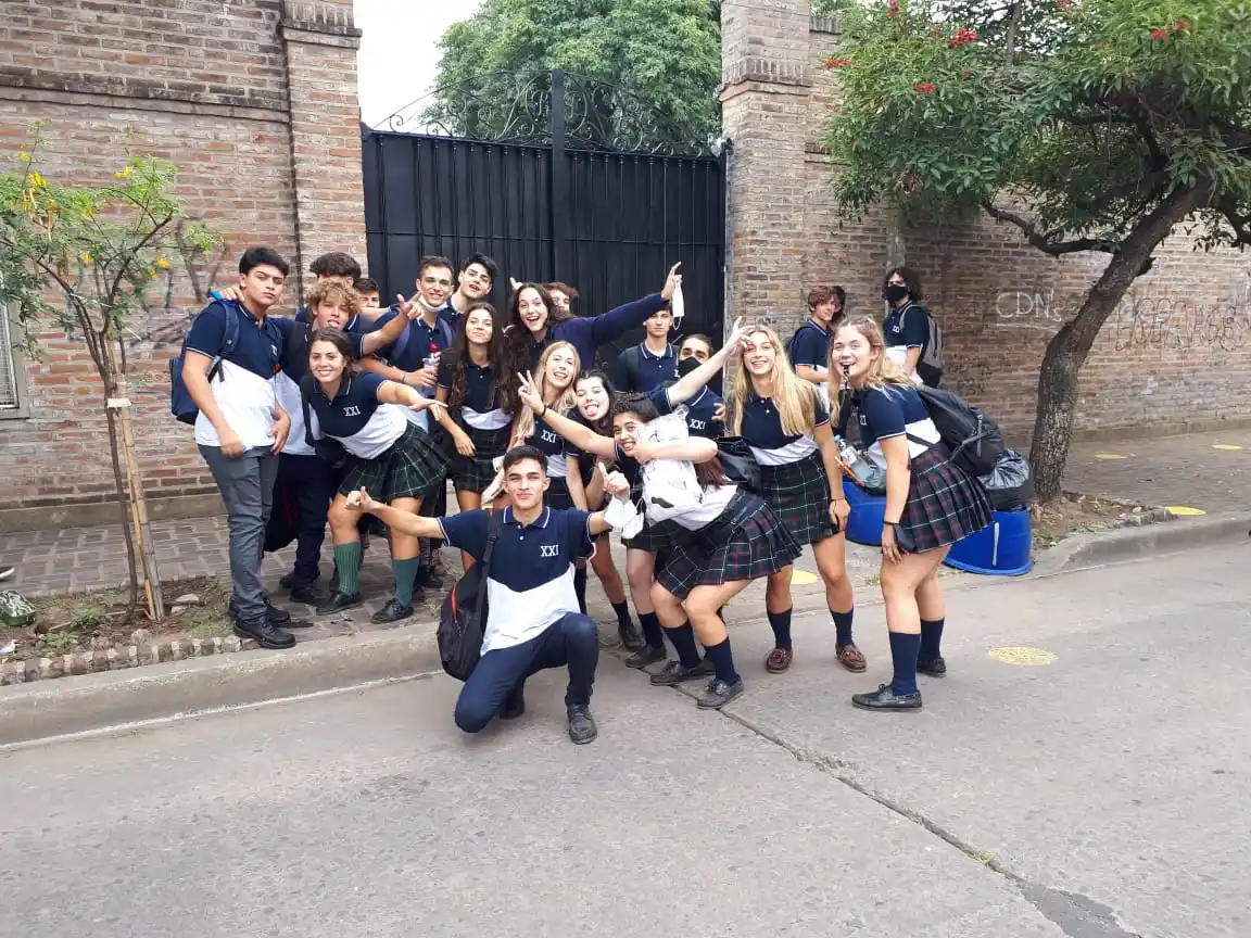 UPD 021: tras festejar en un salón de eventos, alumnos del Socorro ingresaron a clases
