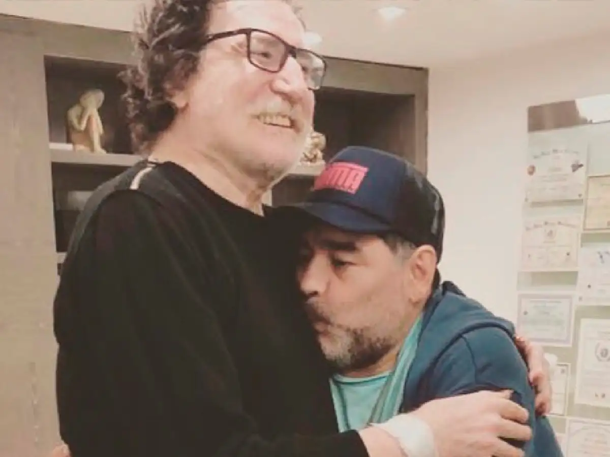 Charly García: “Esperame ahí, invita la casa”