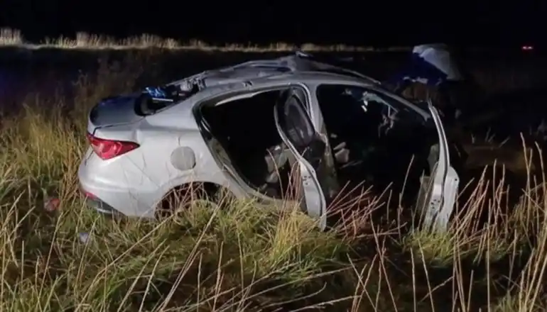Así quedó el auto que sufrió el vuelco