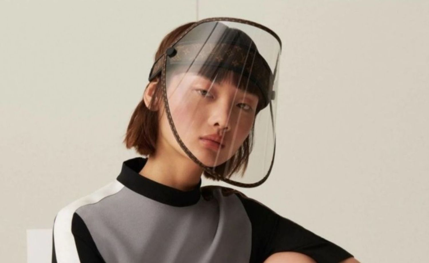 Louis Vuitton desata un escándalo por el precio de sus protectores faciales