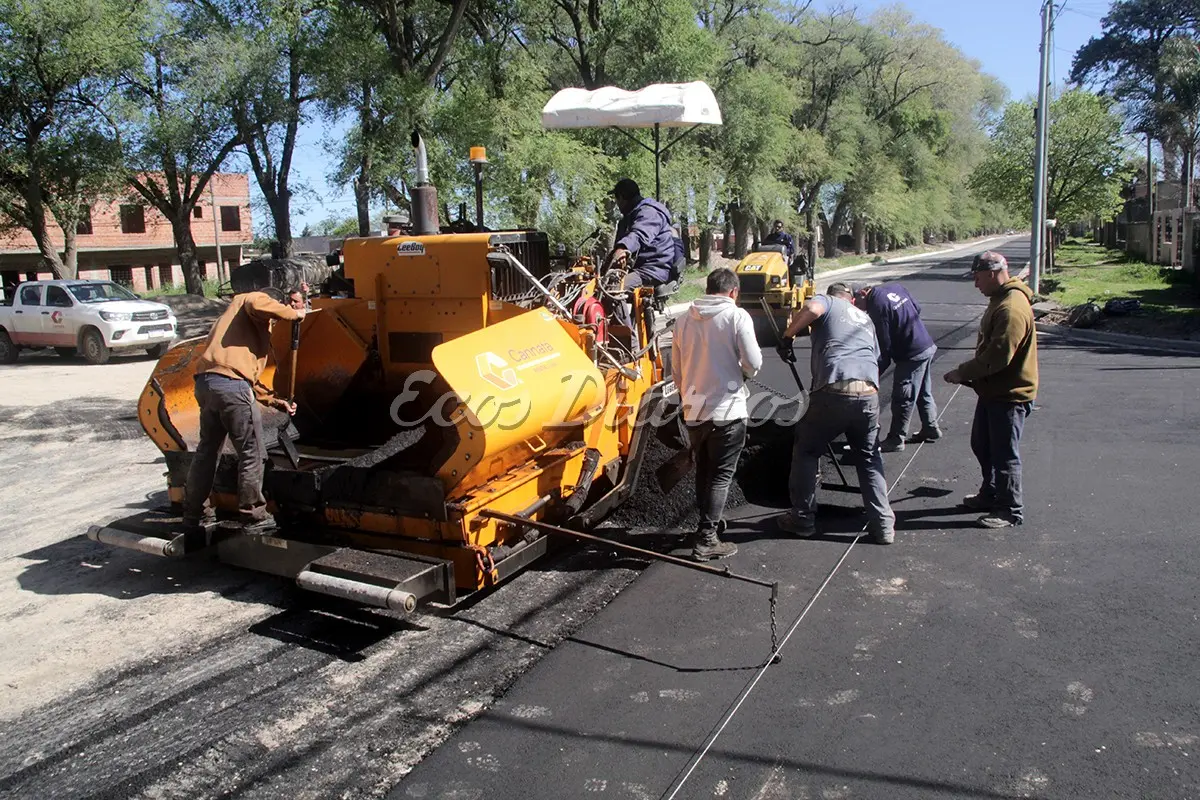 Comenzó a asfaltarse la avenida 58 entre 81 y 91